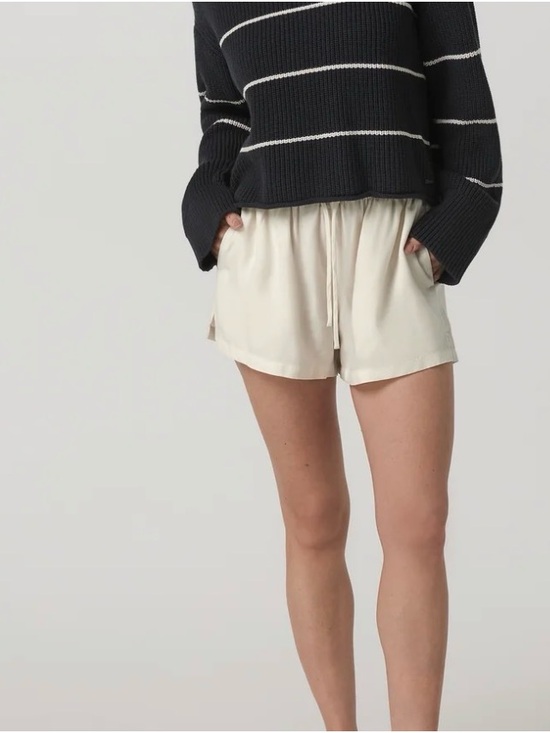 Vuori Pants - Vuori Trestles Twill Tie Short natural size XS, women’s Drawstring Casual Short.